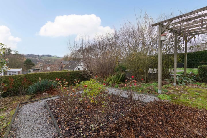 Foto 42 van Burg. Baron van Hövellstraat 10