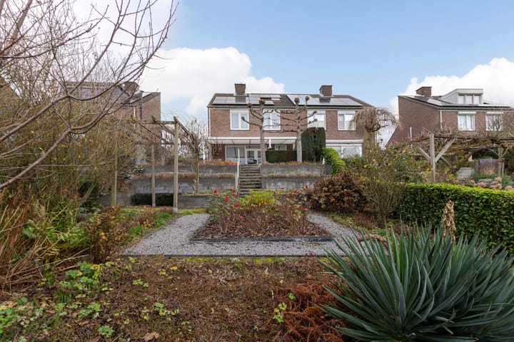 Foto 43 van Burg. Baron van Hövellstraat 10