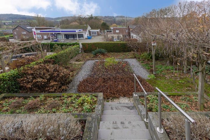 Foto 41 van Burg. Baron van Hövellstraat 10