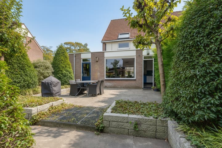 Photo 2 of Zeisstraat 14