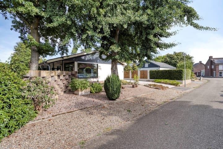 Foto 1 van Graaf de Hompeschstraat 1