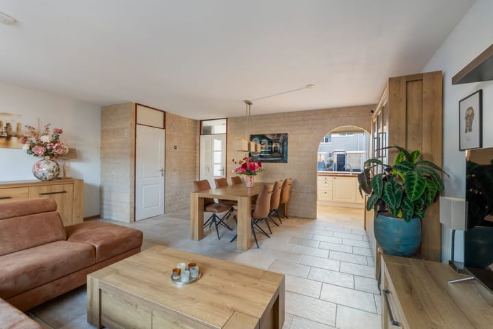 Foto 12 van Anzere 9