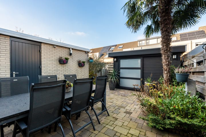 Foto 16 van Anzere 9