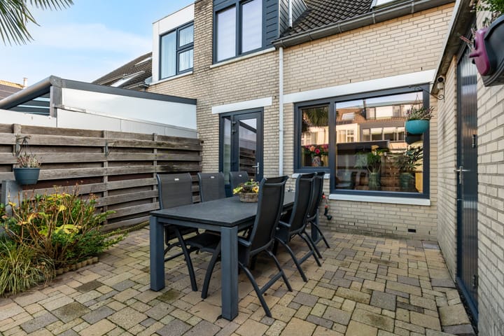 Foto 17 van Anzere 9