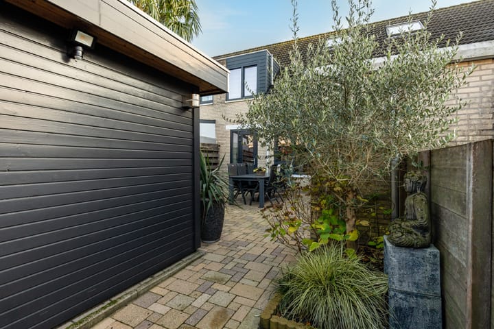 Foto 23 van Anzere 9