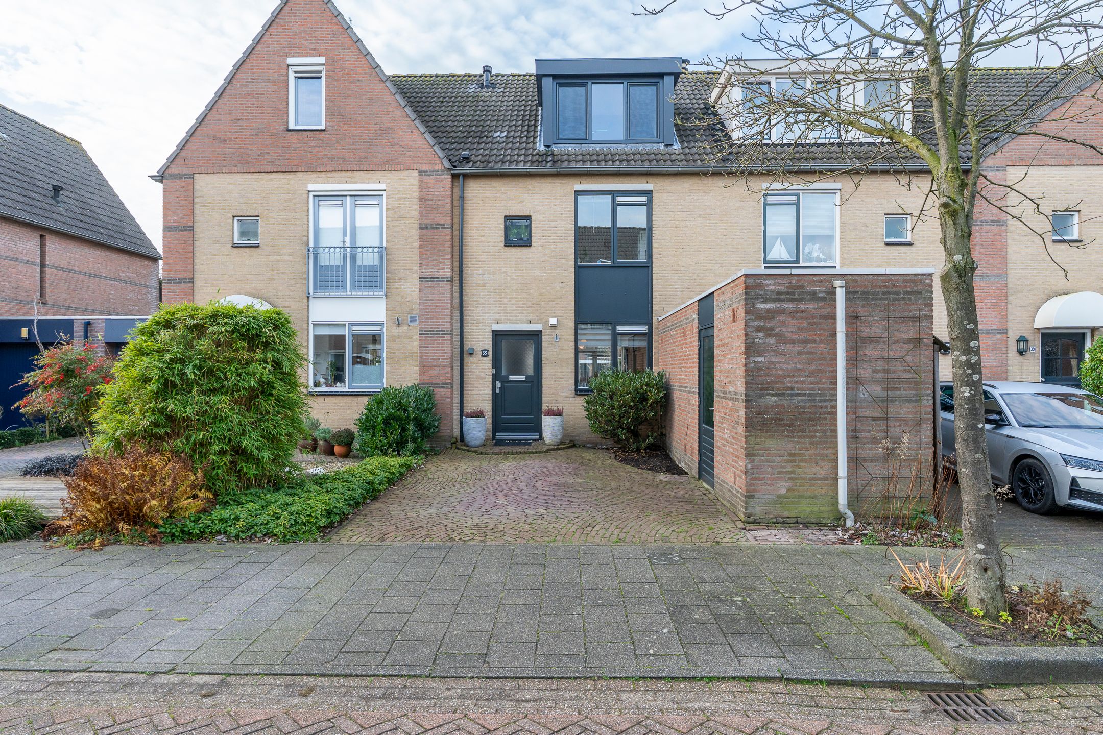 Buying a house in The Netherlands., Narcis 35