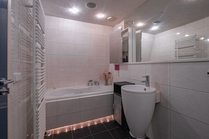 Photo 12 of Wilhelminasingel 42-F