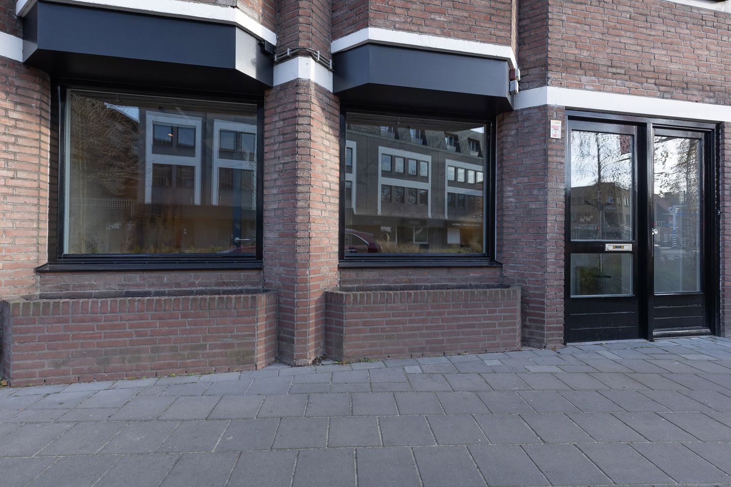 View photo 2 of Vestdijk 161