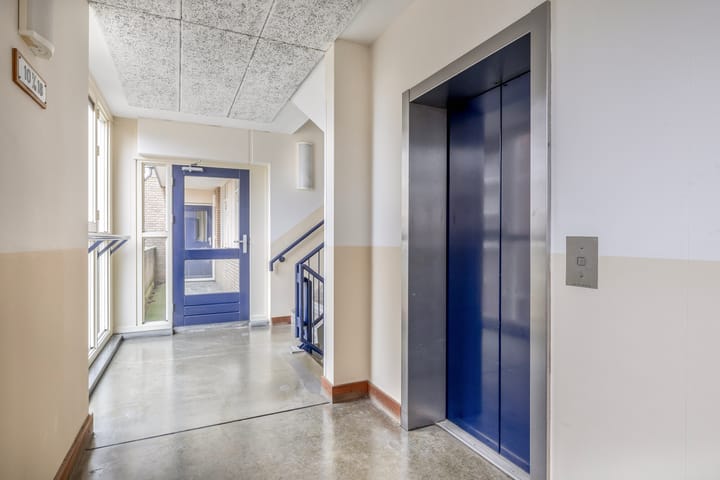 Photo 30 of Mari Andriessenrade 12