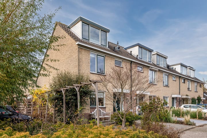 Photo 2 of Amethist 18