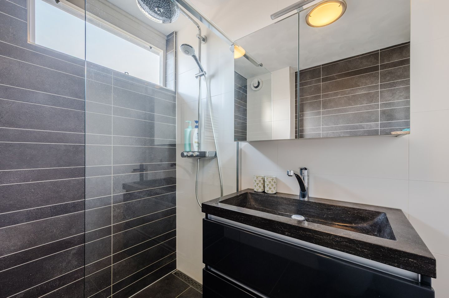 Photo 20 of Amethist 18