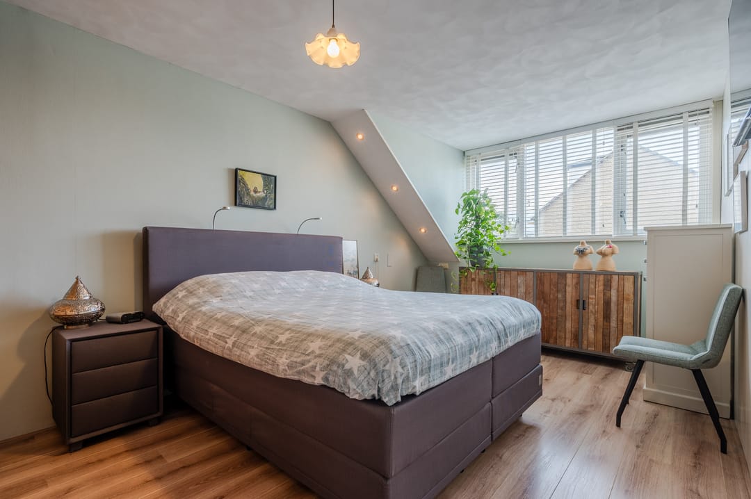 Photo 13 of Amethist 18