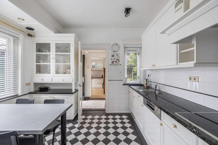 Foto 15 van Van Hogendorplaan 2