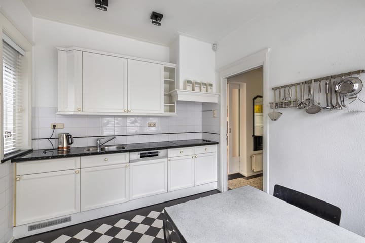 Foto 17 van Van Hogendorplaan 2