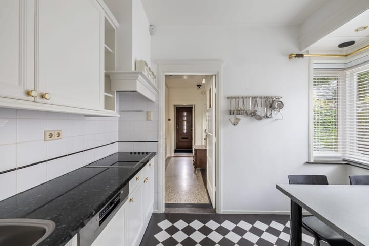 Foto 16 van Van Hogendorplaan 2