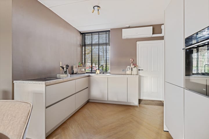 Foto 10 van Albert Schweitzerstraat 80