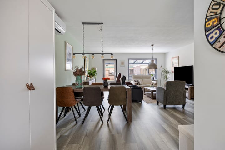 Foto 15 van Weegbree 106