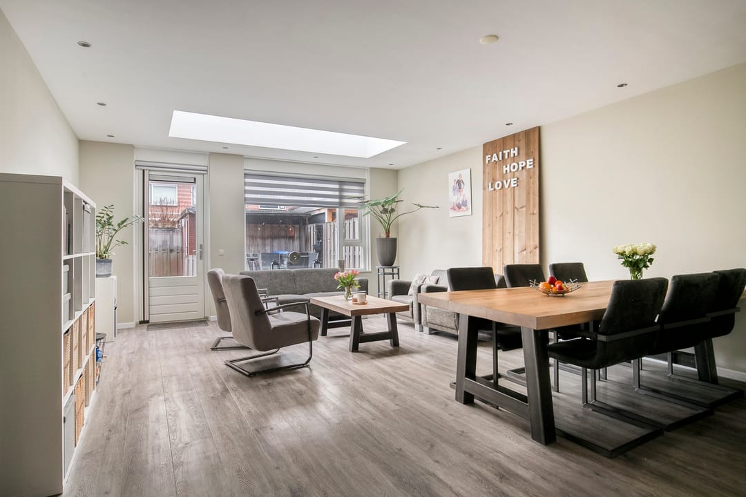 Foto 1 van Purperreiger 5