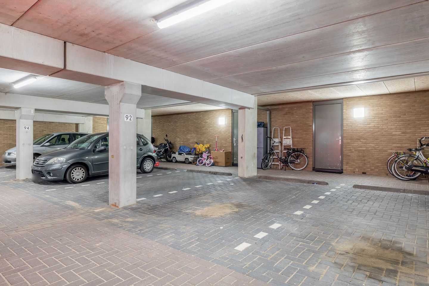 Photo 35 of Zeilmakersstraat 8