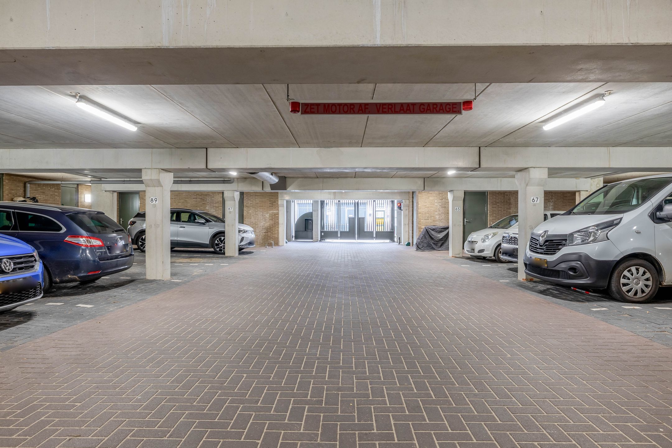 Photo 36 of Zeilmakersstraat 8