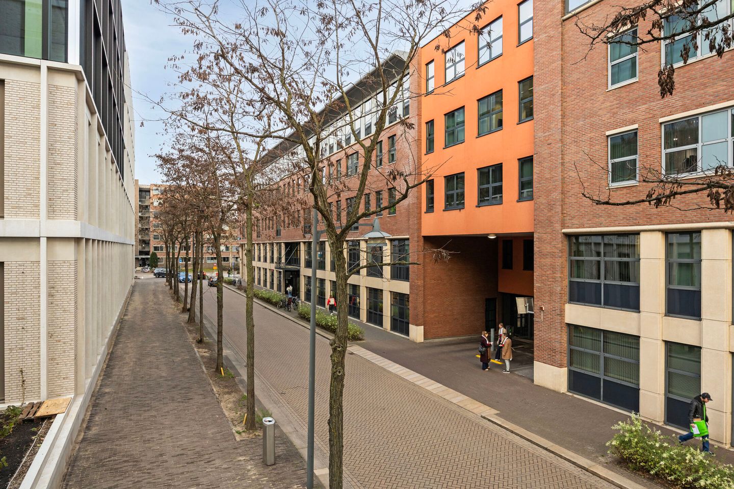 Bekijk foto 2 van Hugo de Grootlaan 25