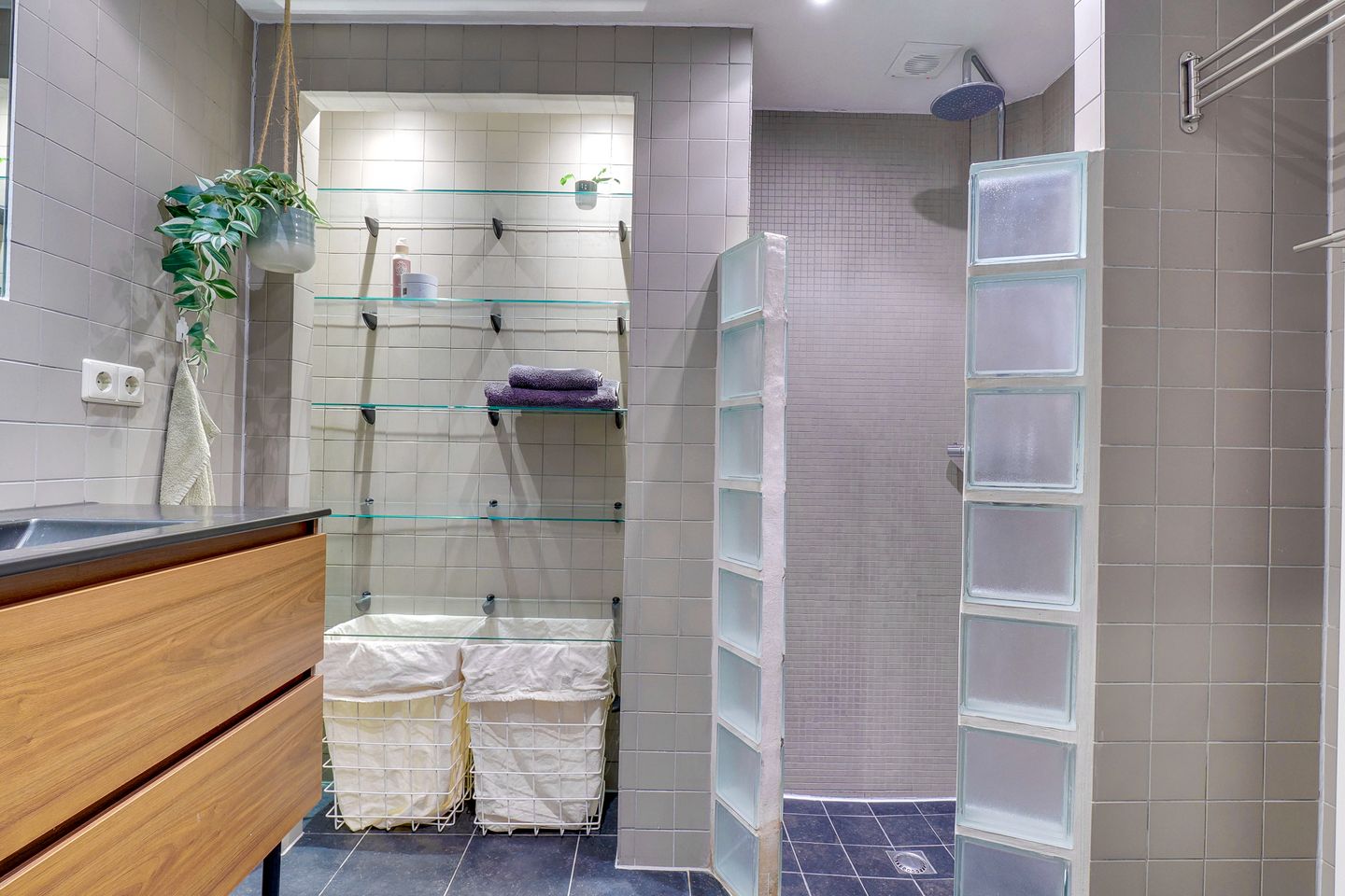 Foto 19 van Douwes Dekkerstraat 18