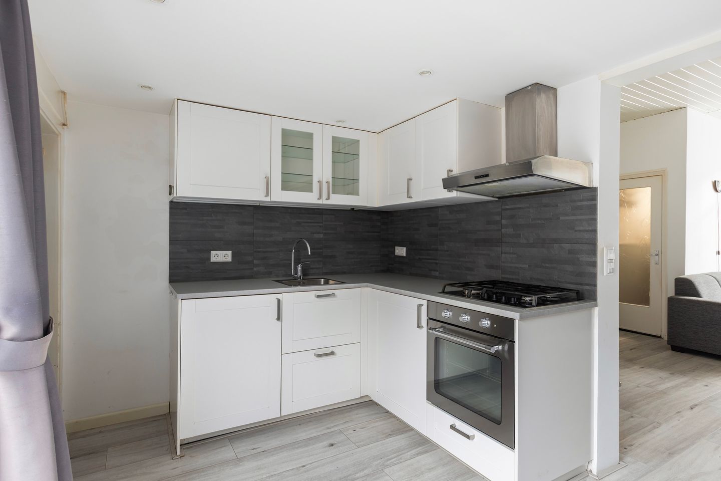 Photo 14 of Puttershoeksestraat 34