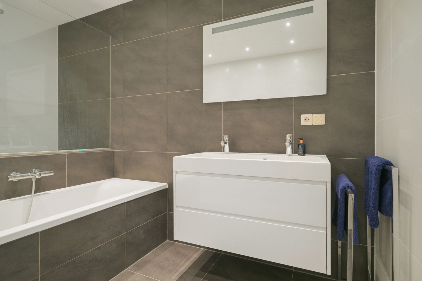 Foto 25 van Valkenierslaan 344