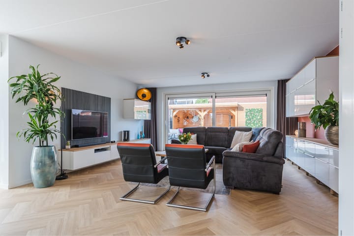 Foto 12 van Hermelijnzoom 16