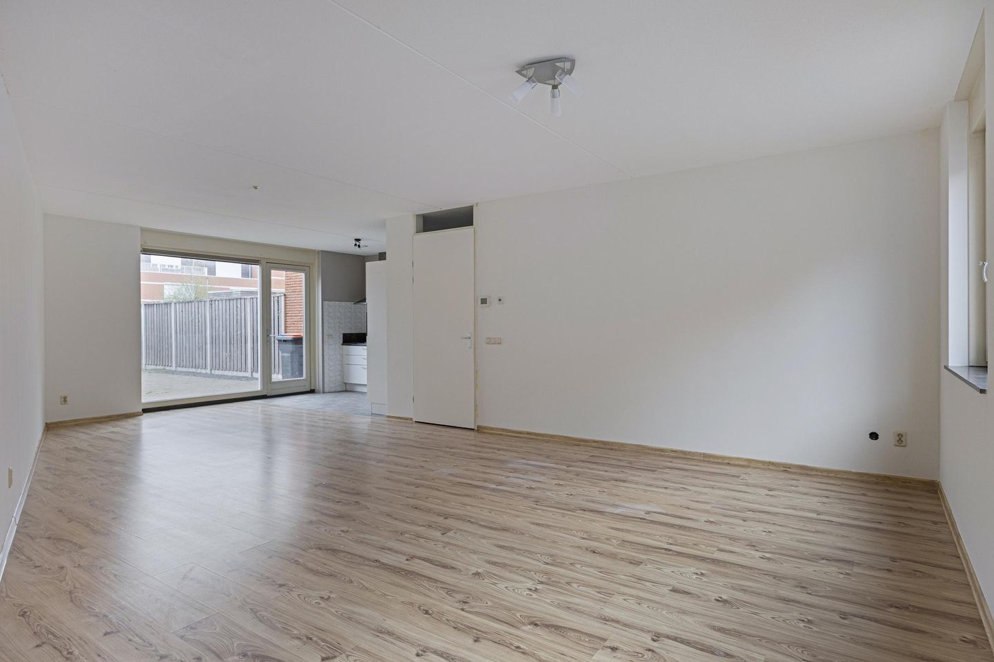 Photo 4 of Bisschop Godschalkstraat 9