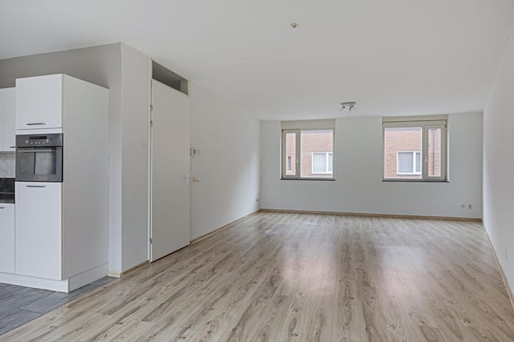 Photo 5 of Bisschop Godschalkstraat 9