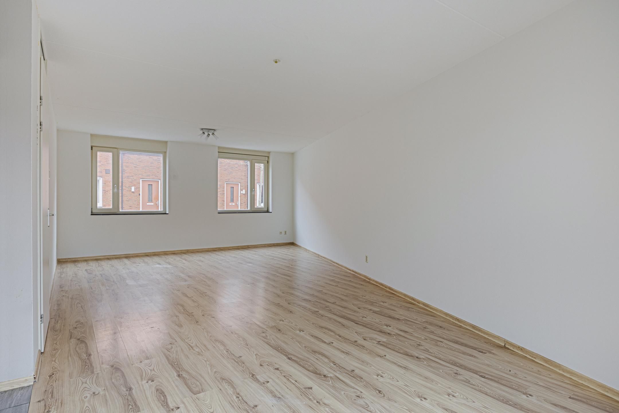 Photo 6 of Bisschop Godschalkstraat 9