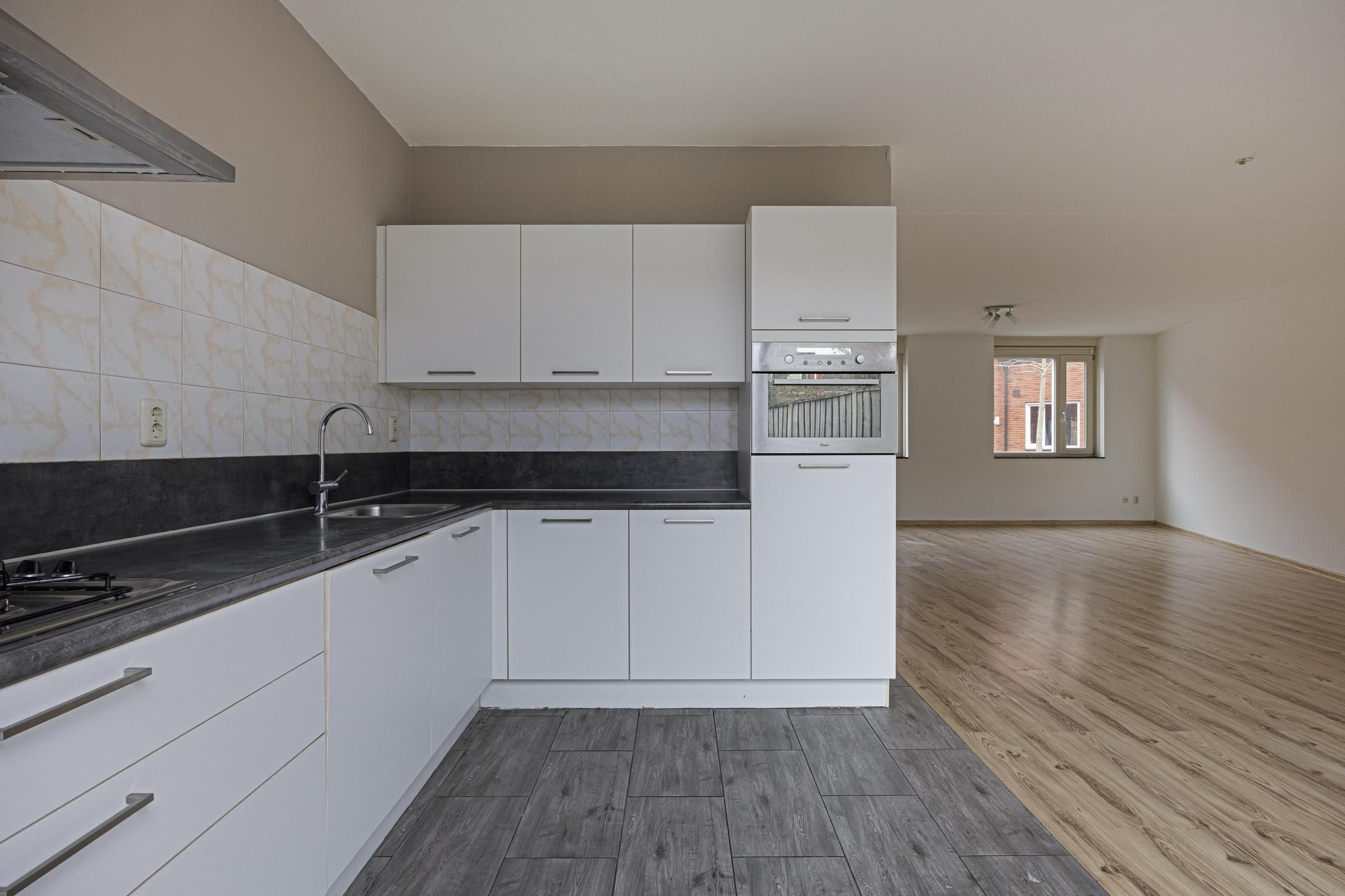 Photo 9 of Bisschop Godschalkstraat 9