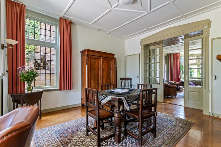 Photo 11 of Burgemeester de Bruïnelaan 18