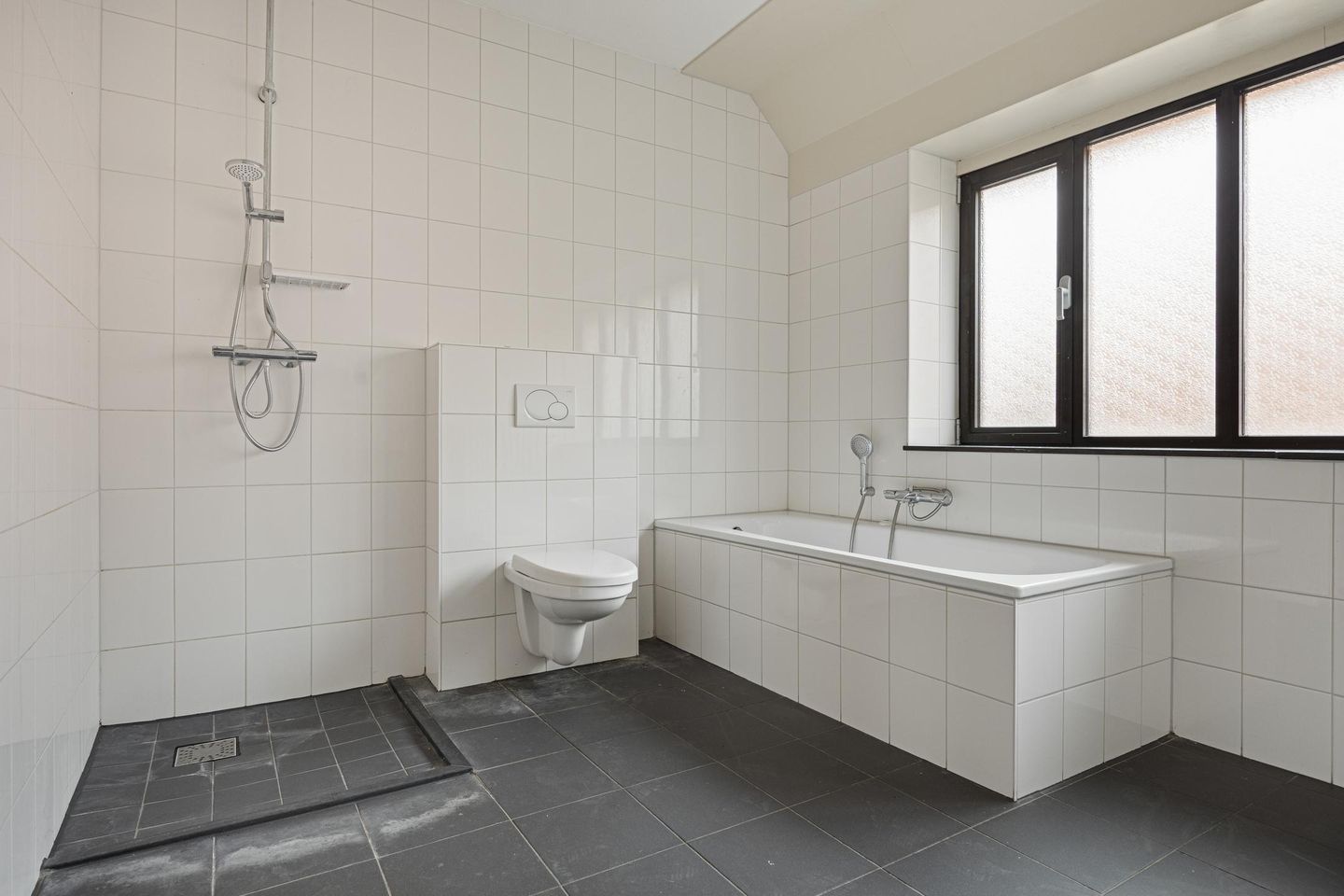 Photo 19 of Bisschop Godschalkstraat 9