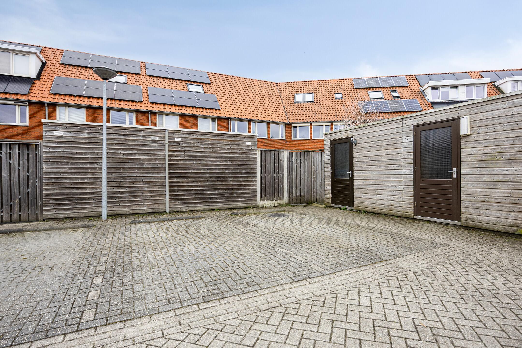 Photo 27 of Bisschop Godschalkstraat 9