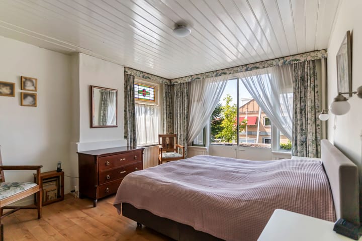 Photo 37 of Burgemeester de Bruïnelaan 18