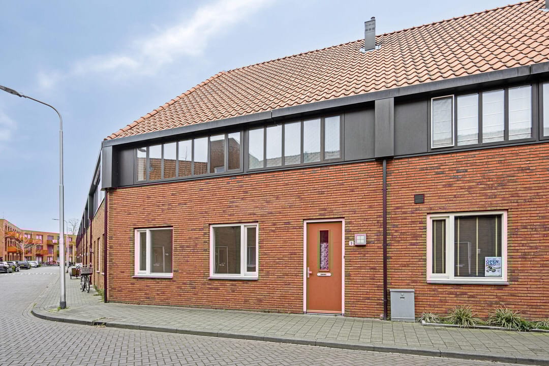 Photo 32 of Bisschop Godschalkstraat 9