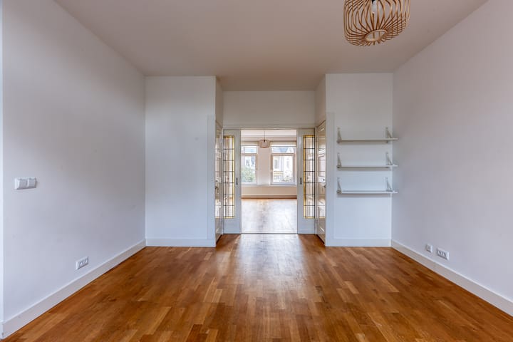 Photo 6 of Pompe van Meerdervoortstraat 2