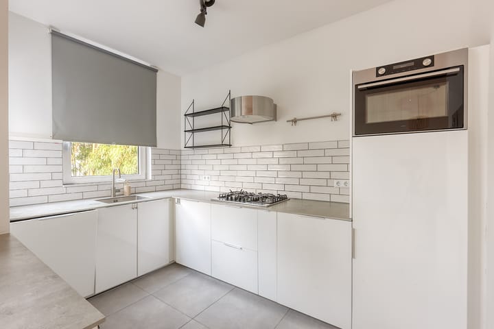 Photo 8 of Pompe van Meerdervoortstraat 2