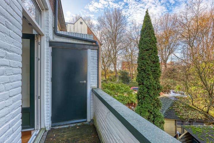 Photo 12 of Pompe van Meerdervoortstraat 2