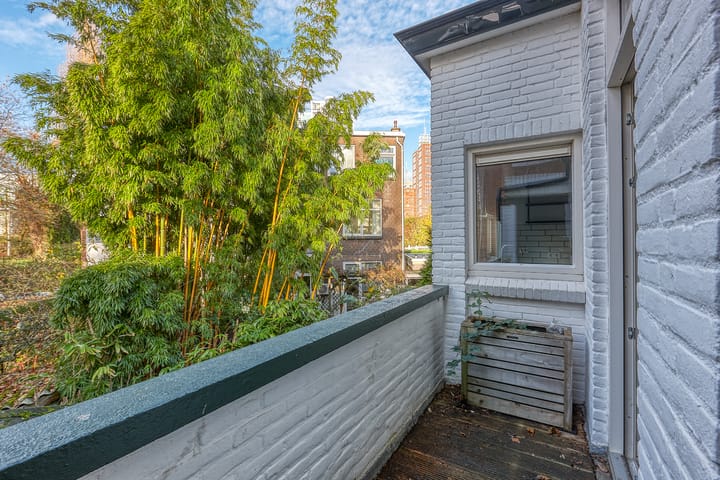 Photo 11 of Pompe van Meerdervoortstraat 2