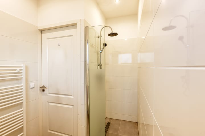 Photo 17 of Pompe van Meerdervoortstraat 2