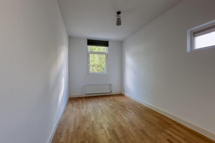 Photo 18 of Pompe van Meerdervoortstraat 2