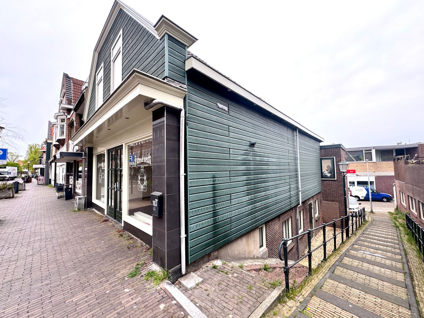 View photo 2 of Zuiddijk 103