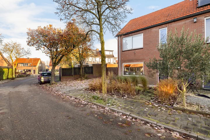 Foto 32 van Borneolaan 1