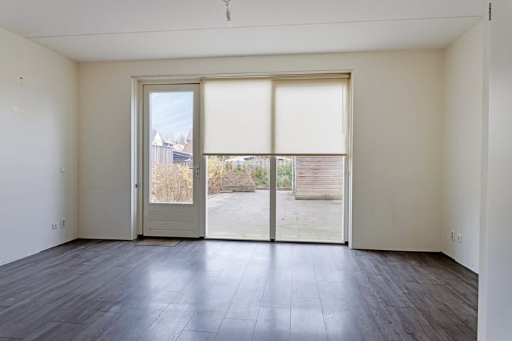 Photo 2 of De Redoute 28