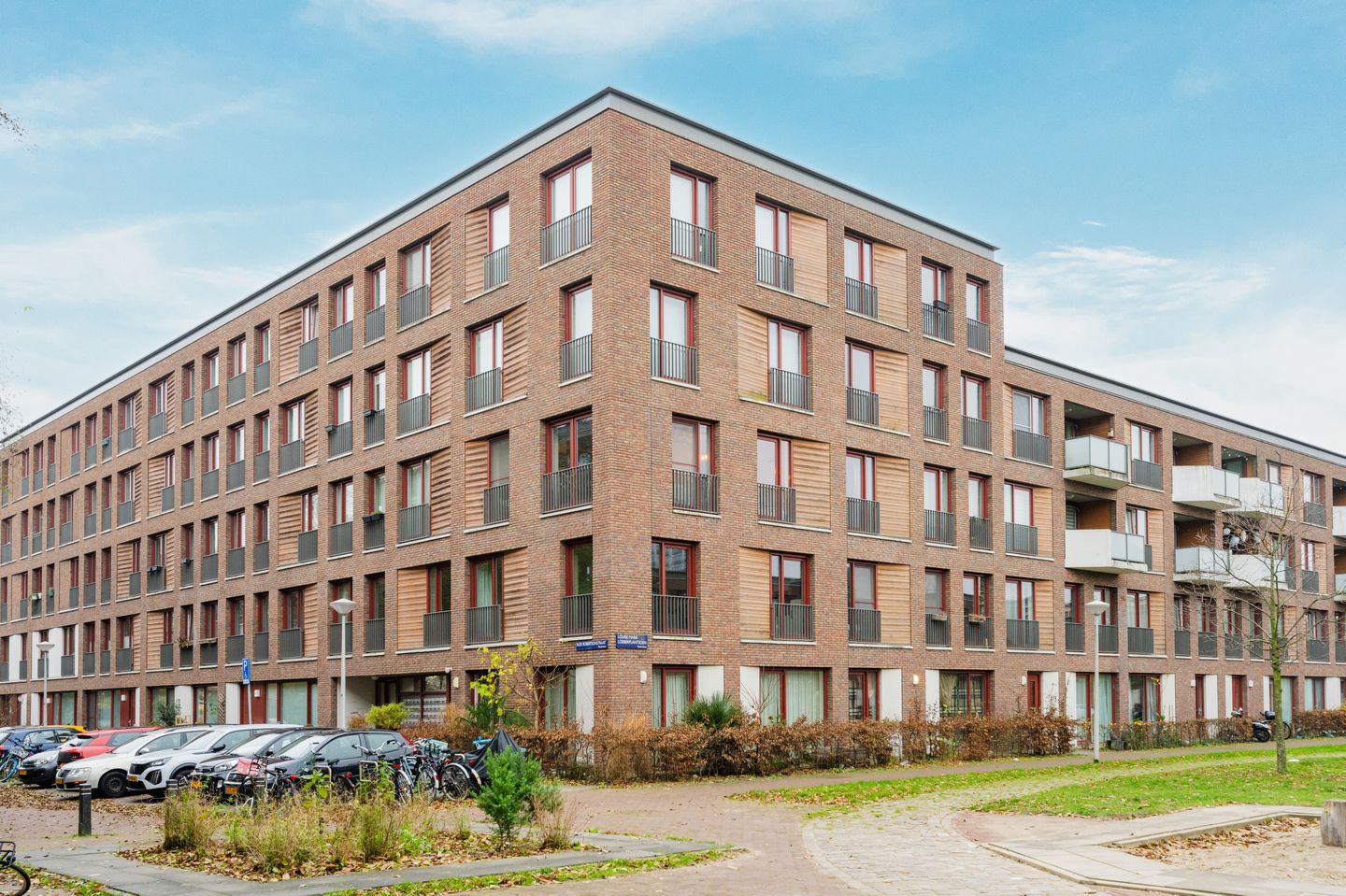 Photo 1 of Suze Robertsonstraat 57