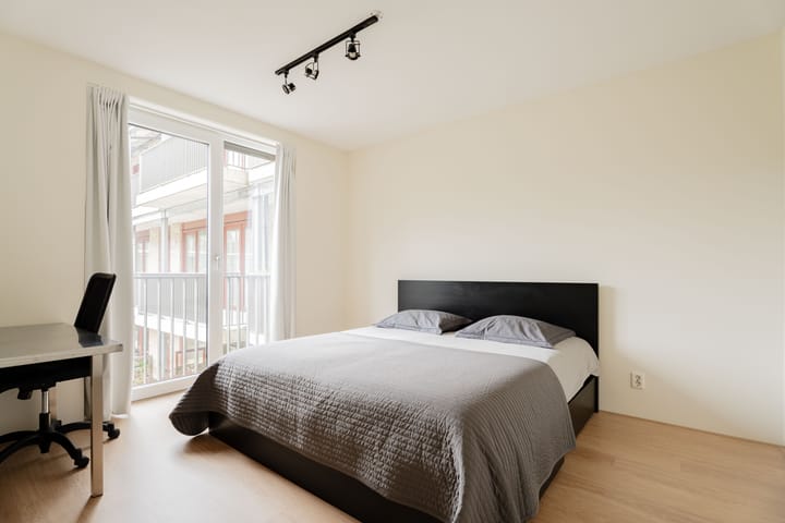 Photo 4 of Suze Robertsonstraat 57