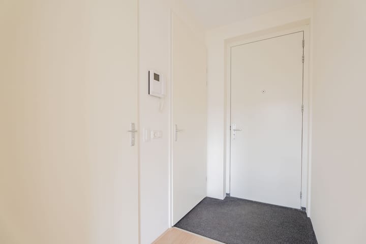 Photo 5 of Suze Robertsonstraat 57